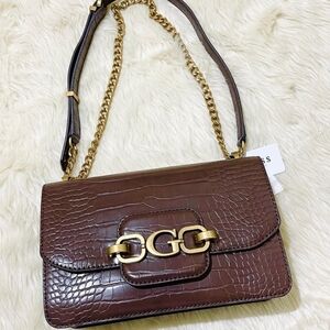 Elegant Brown Crocodile-Embossed Shoulder Bag with Gold Accents